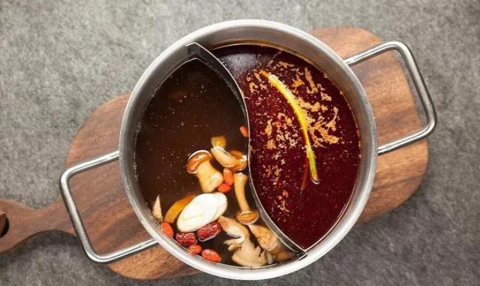 这么多家旋转小火锅店，为啥就它活了下来？